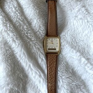 SEIKO quartz unisex watch with leather band .